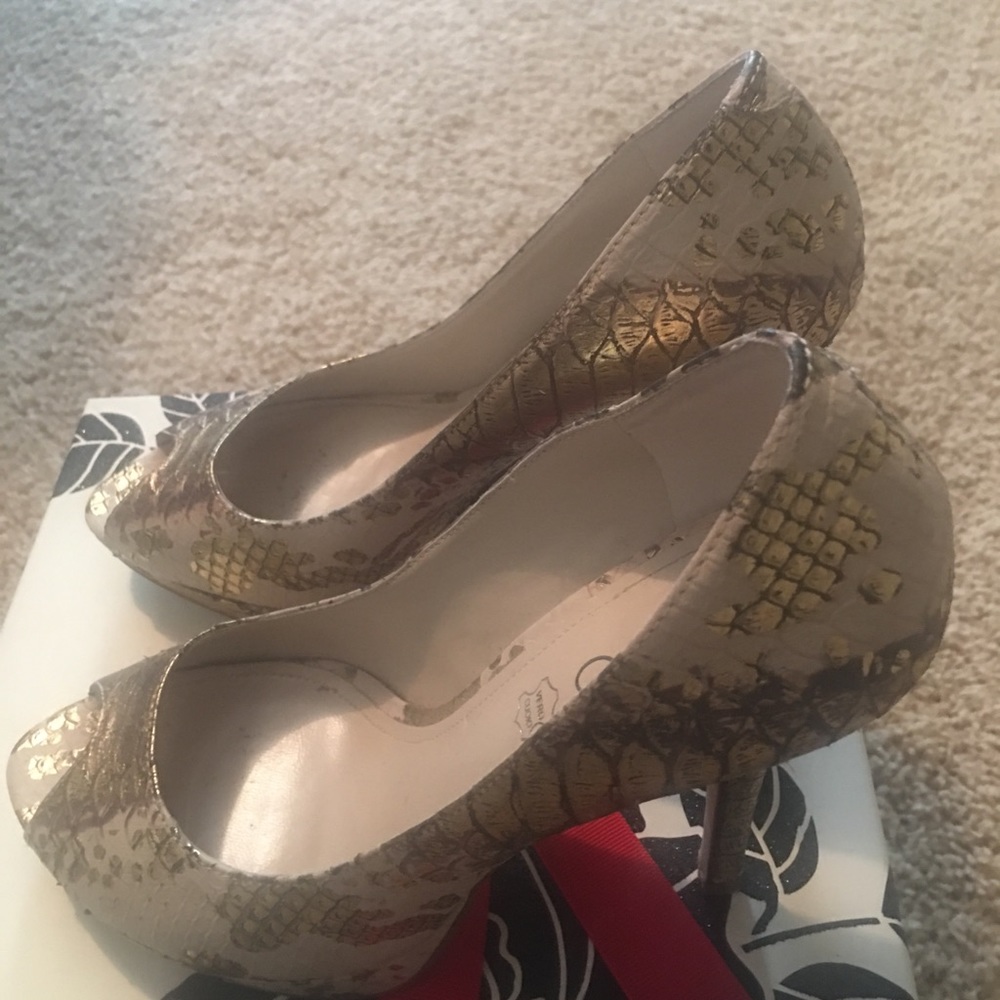 Shoes - Picture 2 of 2